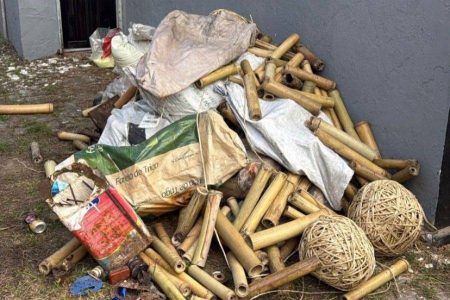 PM apreende 1,5 tonelada de pólvora e materiais para fabricação de espadas em Gov. Mangabeira