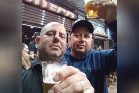 PMs amigos há 20 anos morrem em troca de tiros após briga em encontro de casais