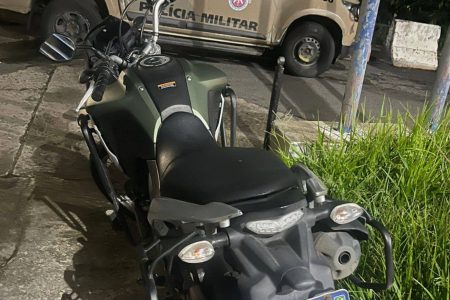 Motocicleta roubada é localizada pela PM durante rondas no IAPI
