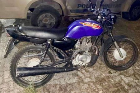 Batalhão Apolo prende homem com moto clonada em Jauá