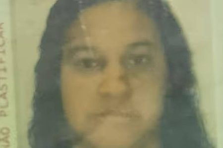 Mulher é morta após agressões e queda de segundo andar no IAPI; companheiro é suspeito