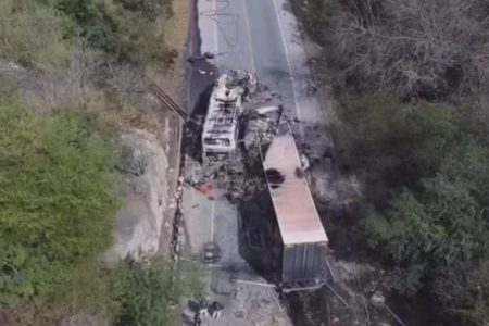 Seis baianos estão entre os mortos em acidente entre ônibus e carreta em Minas Gerais