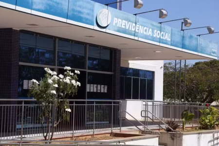 PF encontra R$ 287 mil em sacos de lixo na casa de servidor do INSS