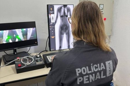 Mulher é presa ao tentar entrar em presídio com droga escondida no corpo em Feira de Santana