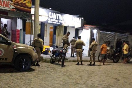 Entregador de 17 anos é morto a tiros em frente a pizzaria em Jequié