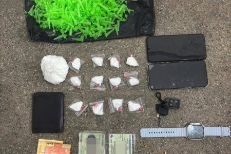 Homens são presos por tráfico de drogas em Candeias