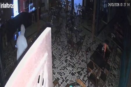Criminosos arrombam bar e furtam dinheiro, celular e computador em Candeias