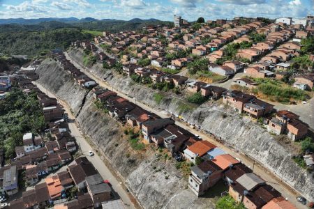 José Trindade destaca obras de contenção de encostas em Teolândia: “Mais proteção e tranquilidade para as famílias”