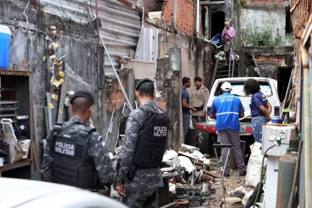 Operação fecha seis ferros-velhos irregulares suspeitos de receptação em Salvador