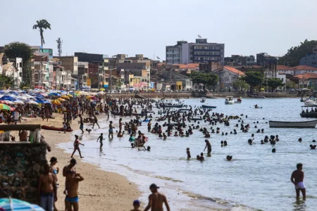 Inema aponta 13 praias impróprias para banho em Salvador neste fim de semana