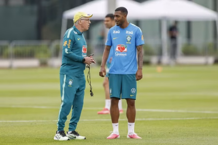 Ancelotti define mudança na Seleção e deve apostar em Rayan contra a Escócia