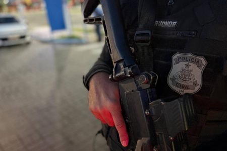 Homem é preso enquanto observava trabalho da polícia após feminicídio na Bahia