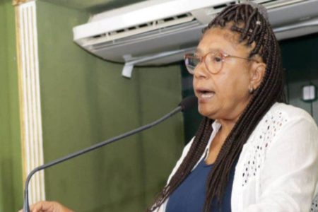 “Quando falta proposta, ACM Neto apela para ataques e cortinas de fumaça”, diz Marta Rodrigues