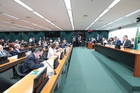 CCJ da Câmara: veja como votaram os deputados baianos na PEC que reduz a maioridade penal