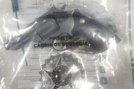 Homem é preso com revólver municiado durante operação da Polícia Civil em Salvador