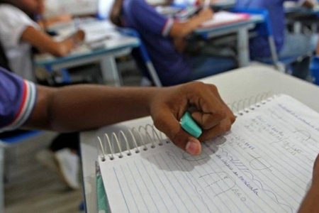 Governo Jerônimo prevê corte de R$ 1 bilhão na Educação da Bahia em 2026, apontam dados públicos