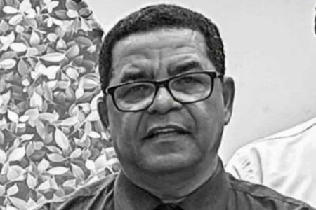 Professor de 66 anos morre após sofrer infarto enquanto assistia jogo do Brasil na Bahia