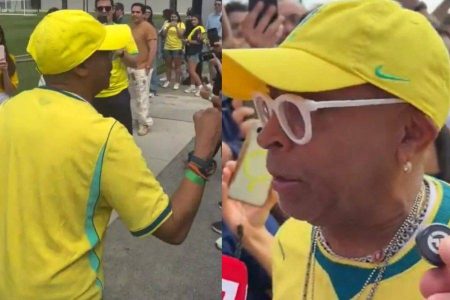 Spike Lee marca presença em treino da Seleção e demonstra apoio ao Brasil