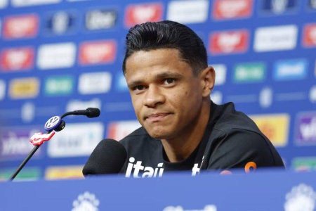 Douglas Santos faz alerta antes de enfrentar Haiti: “Não podemos falar em goleada”