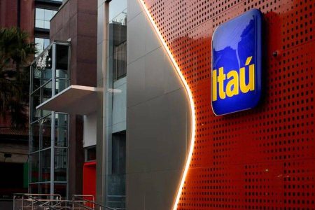 TST mantém condenação e Itaú terá de indenizar funcionários por terceirização ilegal