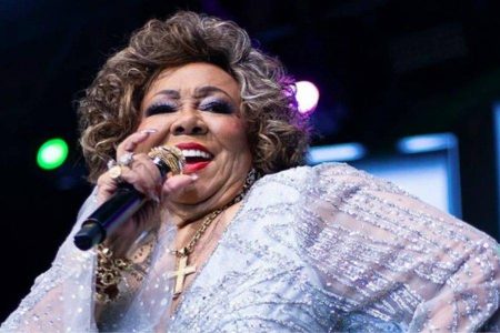 Alcione esclarece falha com Belo durante hino da Seleção Brasileira