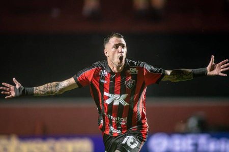 Diretor do Vitória confirma saída do atacante Renzo López: “Já nos comunicou que não vai ficar”