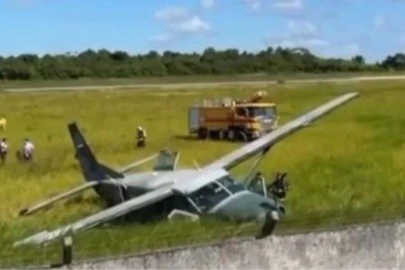 Avião da FAB sai da pista em Porto Seguro e provoca cancelamento de voos