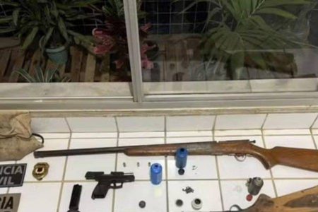Homem acusado de agredir esposa grávida e tentar matar o pai morre após troca de tiros com a polícia