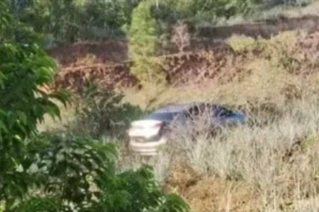 Três homens são encontrados mortos dentro de carro na Linha Verde