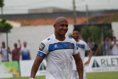 Ex-jogador do Fluminense de Feira é morto durante ataque em bar