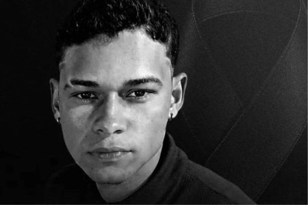 Jovem morre após cair de moto e ser atropelado por van no interior da Bahia
