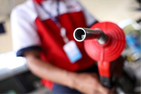 Governo retira subvenção do diesel e estuda fazer o mesmo com a gasolina