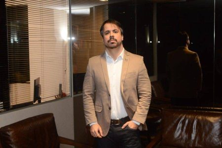 Carros elétricos: especialista detalha impactos da nova lei que muda regras para condomínios na Bahia