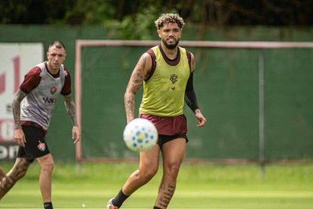 Sem entrar em campo, Vitória rescinde contrato com Pedro Henrique