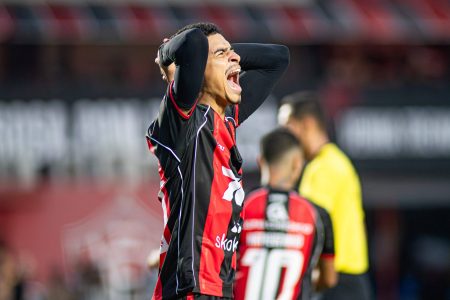 Vitória vira sobre o Fortaleza no Barradão e conquista a Copa do Nordeste de 2026