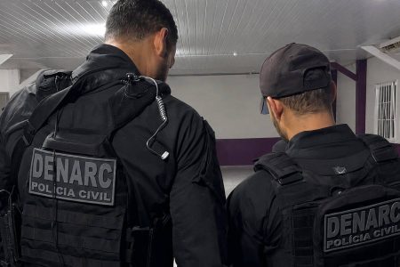 Casal é preso com mais de 500 pinos de cocaína durante operação integrada na Grande Vitória