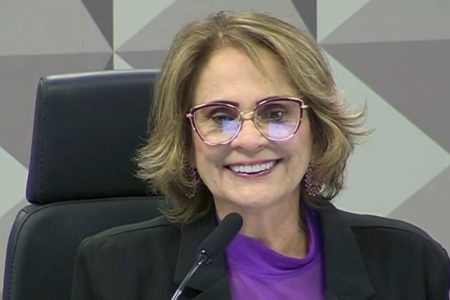‘Sou uma idosa sem marido procurando marido’, diz Damares Alves em audiência no Senado