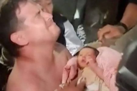 Recém-nascido é resgatado 32 horas após terremotos históricos na Venezuela