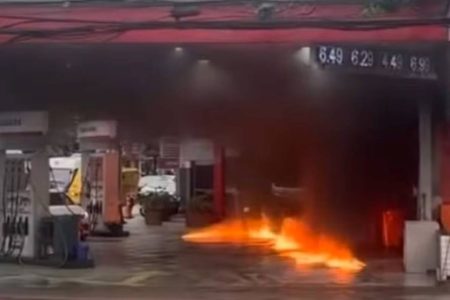Homem acusa posto de vender gasolina adulterada e ateia fogo em estabelecimento