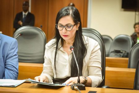 Deputada apresenta na Alba projeto que proíbe condenados por maus-tratos a animais em cargos públicos