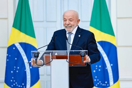 Lula reage a críticas de Trump e diz: “Não se meta nas eleições do Brasil”