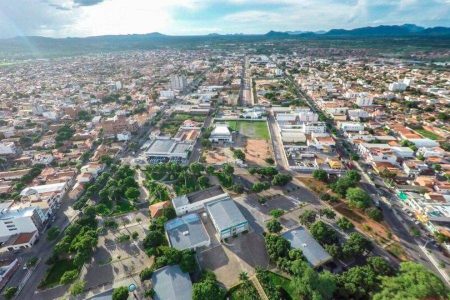 Jovem pega moto da prima escondido e entrega veículo como garantia de dívida de R$ 5 mil na Bahia