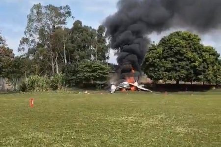 Avião cai durante voo de teste e deixa dois mortos em São Paulo