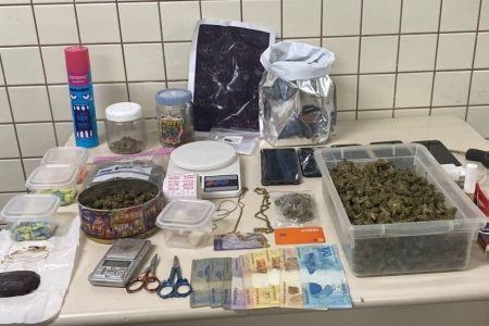 PM desarticula laboratório de drogas após confronto e prende suspeitos em Camaçari
