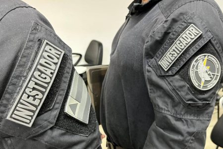 Polícia deflagra operação contra grupo que atraía homens por aplicativos de namoro para praticar extorsões