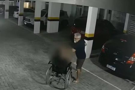 Vídeo mostra agressão de pai contra filho cadeirante em condomínio de João Pessoa