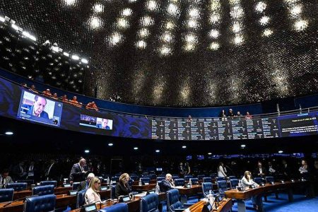 Senado aprova aumento de penas para crimes contra professores e profissionais da saúde