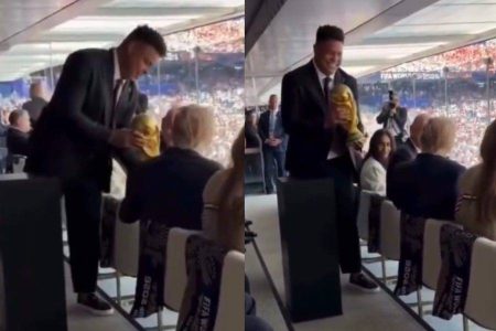 Ronaldo Fenômeno leva taça da Copa para Trump tocar antes da final
