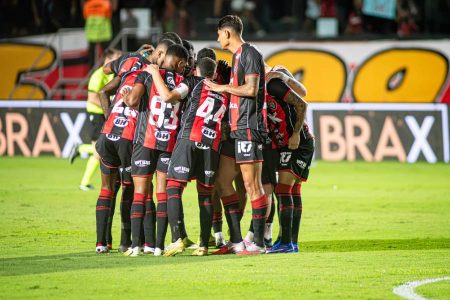 Vitória faz duelo atrasado com Botafogo de olho no G-10 do Brasileirão