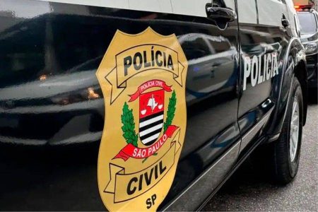 Discussão durante jantar termina com homem ferido por água quente e facada